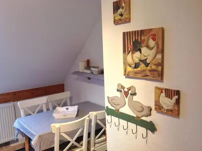 Ein Sitzbereich in der Unterkunft Ferienwohnungen Haus am Karpfenteich