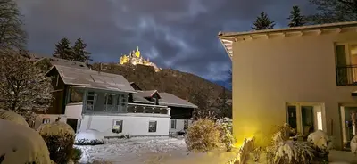 Ein allgemeiner Bergblick oder ein Berglick von der Ferienwohnung aus
