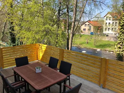 Das Gebäude in dem sich das Ferienhaus befindet