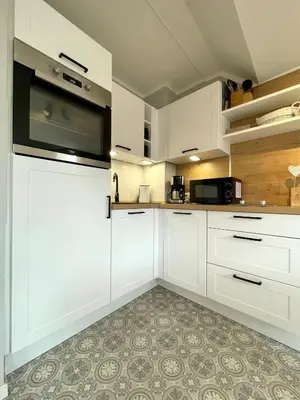 Küche/Küchenzeile in der Unterkunft GUGLHUPF Wohlfühl-Maisonette mit Boxspring, NETFLIX, Fahrstuhl