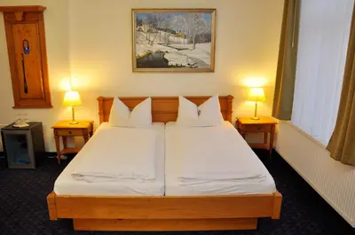 Ein Bett oder Betten in einem Zimmer der Unterkunft Fürstenhof Wernigerode Garni