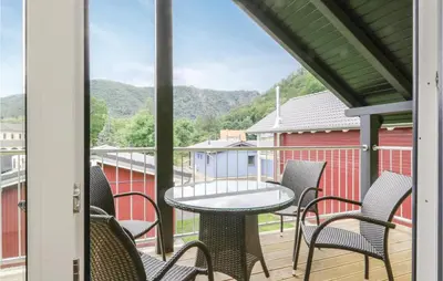 Ein allgemeiner Bergblick oder ein Berglick von des Ferienhauses aus