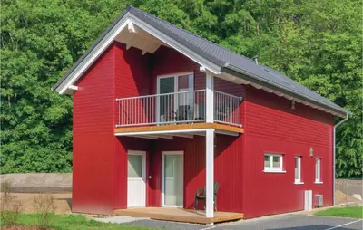 Das Gebäude in dem sich das Ferienhaus befindet