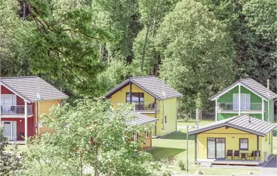 Das Gebäude in dem sich das Ferienhaus befindet