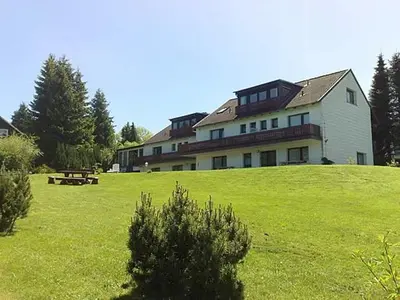 Das Gebäude in dem sich die Ferienwohnung befindet
