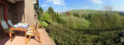 Ein allgemeiner Bergblick oder ein Berglick von der Ferienwohnung aus