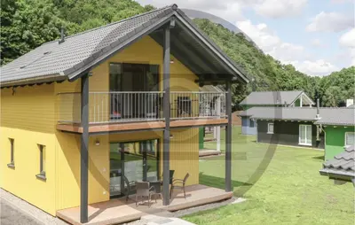 Das Gebäude in dem sich das Ferienhaus befindet