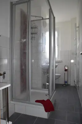 Ein Badezimmer in der Unterkunft Gästewohnung Neustädter Straße 35