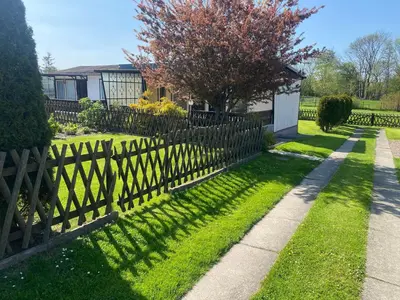 Ein Garten an der Unterkunft Bungalow, Nähe Ilsenburg und Wernigerode