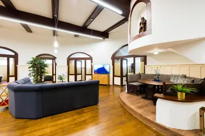 Ein Sitzbereich in der Unterkunft Ferienwohnung Burgkaiser