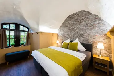 Ein Bett oder Betten in einem Zimmer der Unterkunft Ferienwohnung Burgkaiser