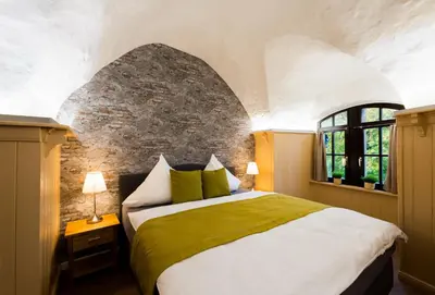 Ein Bett oder Betten in einem Zimmer der Unterkunft Ferienwohnung Burgkaiser