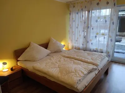 Ein Bett oder Betten in einem Zimmer der Unterkunft Ferienwohnung Waldkauz