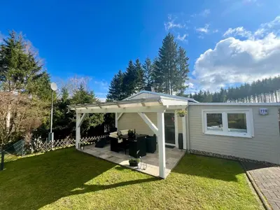 Das Gebäude in dem sich das Ferienhaus befindet