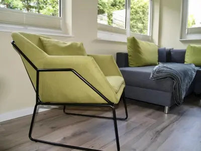Ein Sitzbereich in der Unterkunft Forest-Fringed Comfort