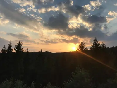 Blick auf den Sonnenuntergang/Sonnenaufgang von der Ferienwohnung aus oder aus der Nähe