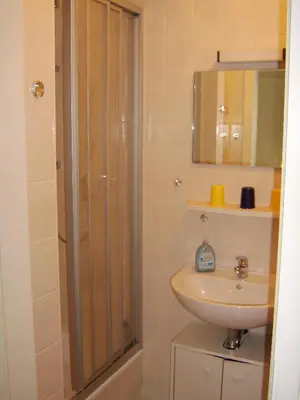 Ein Badezimmer in der Unterkunft Haus Gertrud