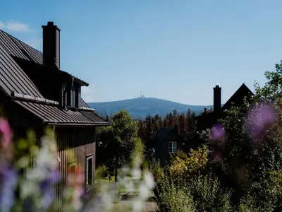 Ein allgemeiner Bergblick oder ein Berglick von des Ferienhauses aus