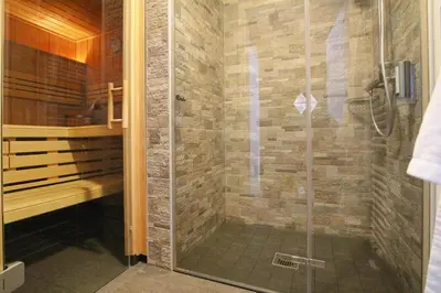 Ein Badezimmer in der Unterkunft Ferienhäuser im Torfhaus Harzresort, Torfhaus