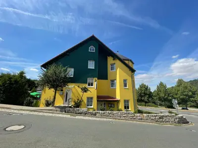 Das Gebäude in dem sich das Hotel befindet