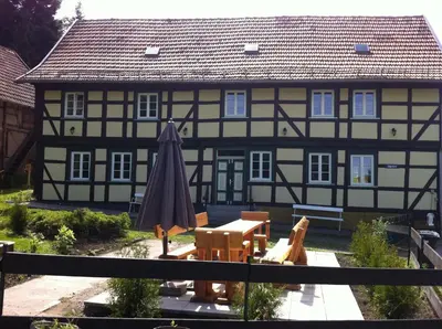 Das Gebäude in dem sich das Ferienhaus befindet