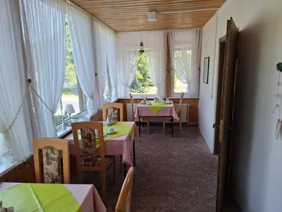 Ein Restaurant oder anderes Speiselokal in der Unterkunft Pension Bodetal