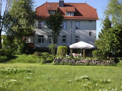 Ein Garten an der Unterkunft Pension Bodetal