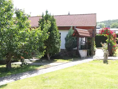 Ein Garten an der Unterkunft Ferienhaus Weinberg