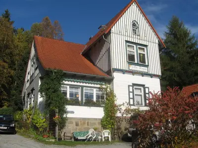 Das Gebäude in dem sich die Ferienwohnung befindet