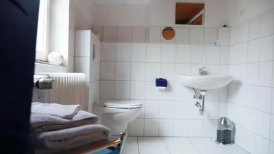 Ein Badezimmer in der Unterkunft Hotel zur Post
