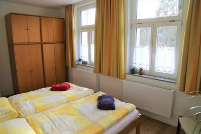 Ein Bett oder Betten in einem Zimmer der Unterkunft Altes Logierhaus