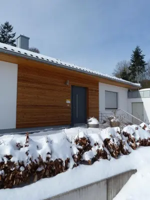 Das Gebäude in dem sich das Ferienhaus befindet