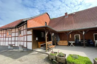 Das Gebäude in dem sich das Ferienhaus befindet