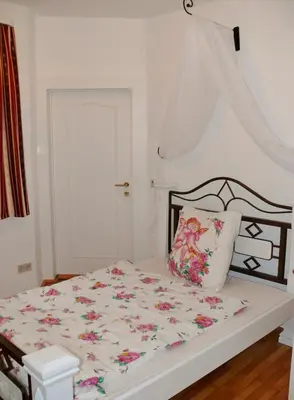 Ein Bett oder Betten in einem Zimmer der Unterkunft Villa Rosenburg