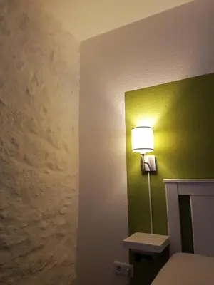 Ein Bett oder Betten in einem Zimmer der Unterkunft Galeriewohnung Ritter Ramm, Altstadtjuwel mit kostenlosem Parkplatz und Terrasse