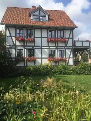 Ein Garten an der Unterkunft Schöne gemütliche Ferienwohnung mit Kamin I im Harz