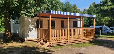 Das Gebäude in dem sich der Campingplatz befindet