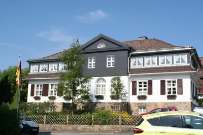 Das Gebäude in dem sich die Ferienwohnung befindet