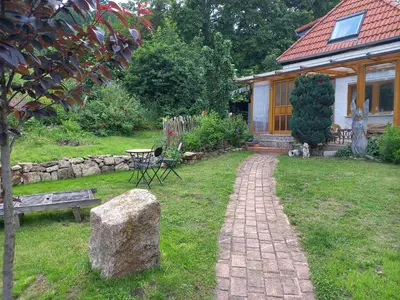 Ein Garten an der Unterkunft Elfenhäuschen mit 3 DTV Sternen ausgezeichnet
