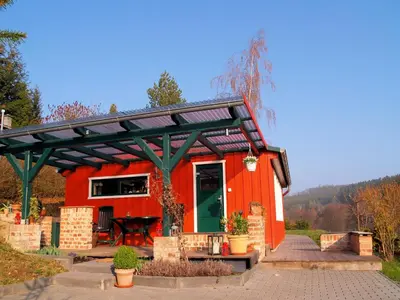 Das Gebäude in dem sich das Ferienhaus befindet
