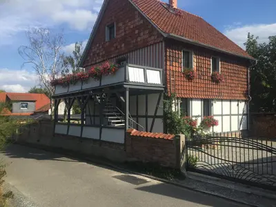 Das Gebäude in dem sich die Ferienwohnung befindet