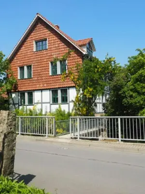Das Gebäude in dem sich die Ferienwohnung befindet
