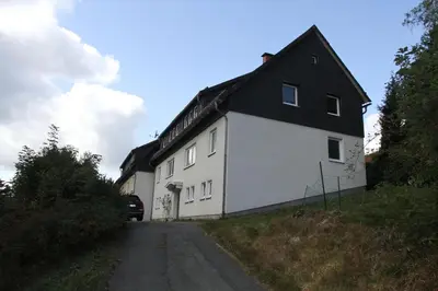 Das Gebäude in dem sich die Ferienwohnung befindet