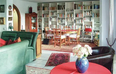 Ein Sitzbereich in der Unterkunft 3 Bedroom Beautiful Apartment In E-38644 Goslar