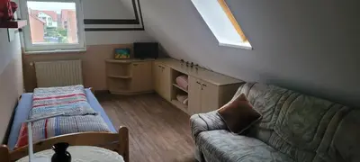 Ein Sitzbereich in der Unterkunft Ferienwohnung Halberstadt