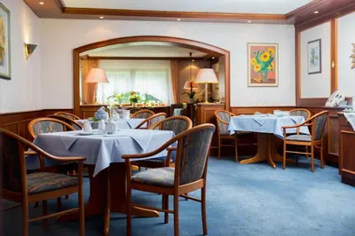 Ein Sitzbereich in der Unterkunft Hotel Sonnenhof