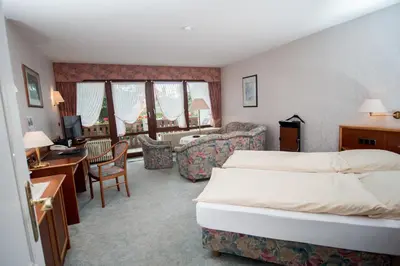 Ein Bett oder Betten in einem Zimmer der Unterkunft Hotel Sonnenhof