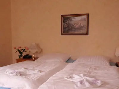Ein Bett oder Betten in einem Zimmer der Unterkunft Hotel Richthofen