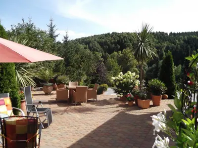 Ein allgemeiner Bergblick oder ein Berglick von der Pension aus