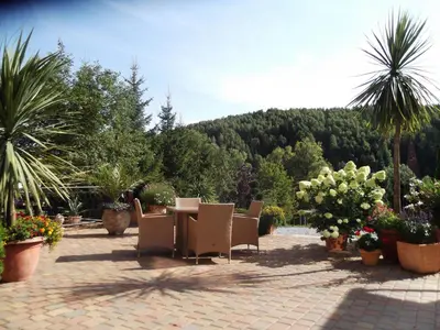 Ein allgemeiner Bergblick oder ein Berglick von der Pension aus